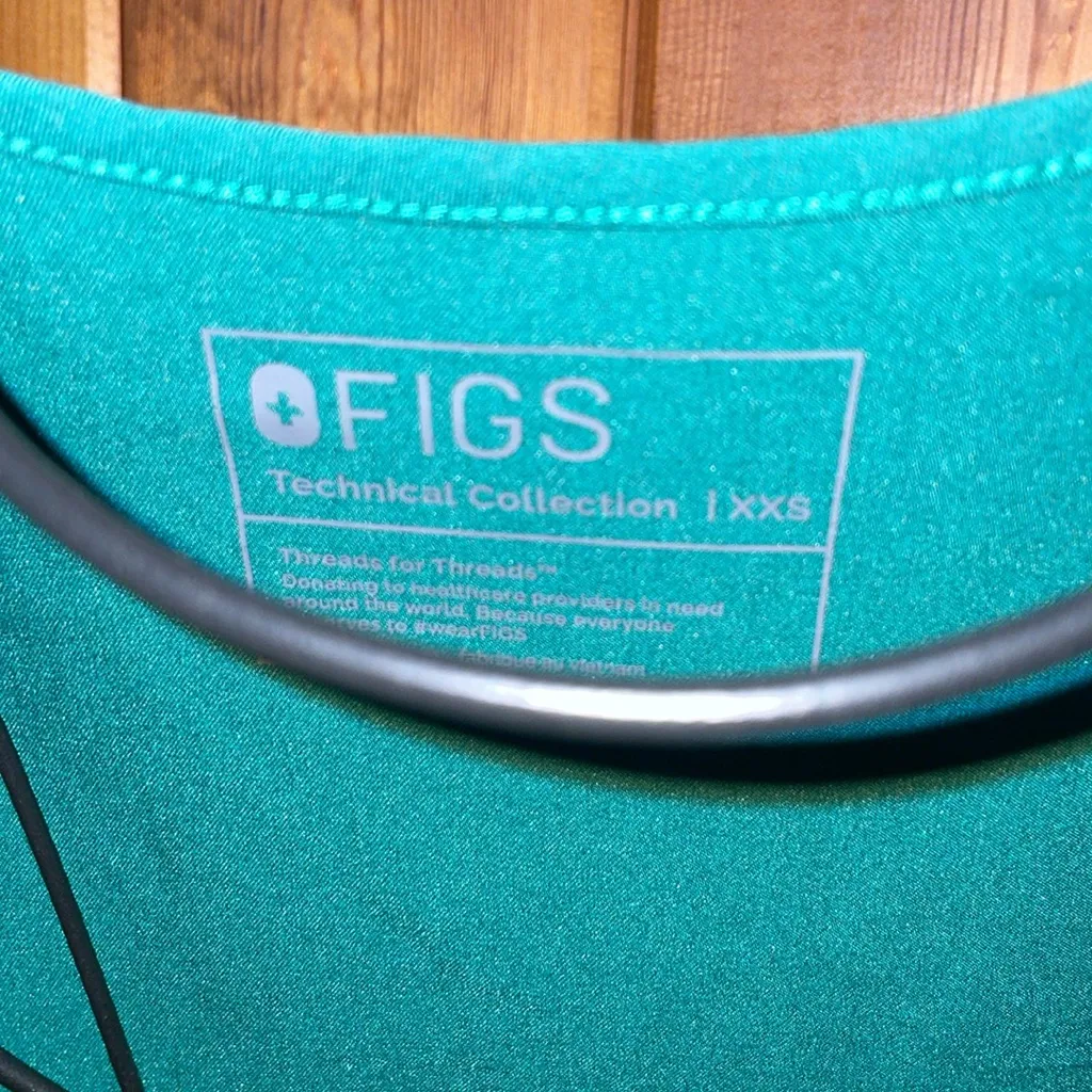 Hunter green fig Scrub Set Catarina top and Livingston pants limited edition - Image 6