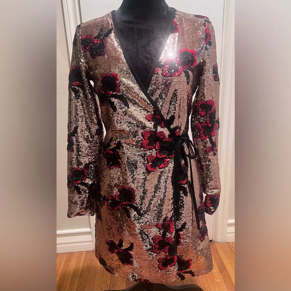 ZARA Gold with‎ Red & Black Floral Sequins Crossover Wrap Mini Dress Size XS - Image 8