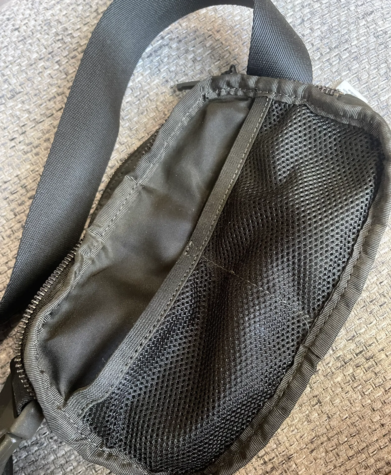 Lululemon Everywhere Belt Bag - Image 4