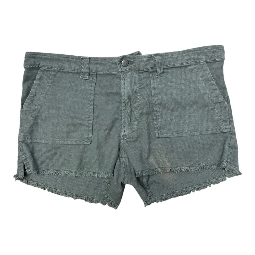 🆕Chase Vintage Frayed Shorts, Medium - Image 2
