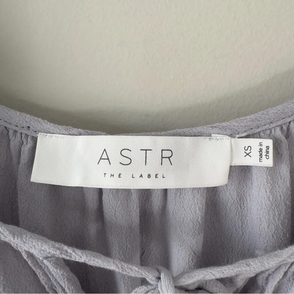 ASTR the Label cold shoulder peasant top Women's periwinkle Spaghetti Strap bow Gray Size XS - Image 8