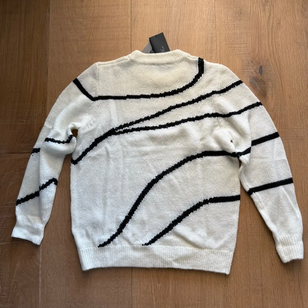The Fifth Label NEW / NWT White & Black Pattern Sweater - Image 7