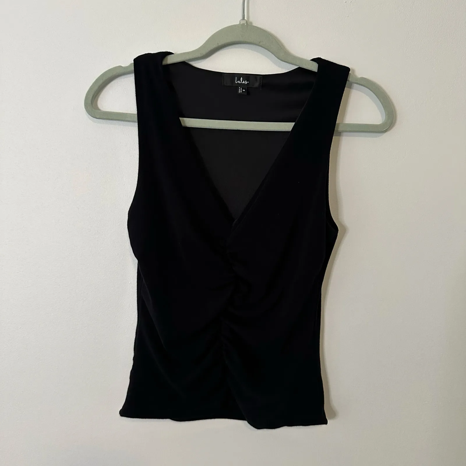 Lulus black sleeveless ruche-front v-neck tank top size M - Image 12