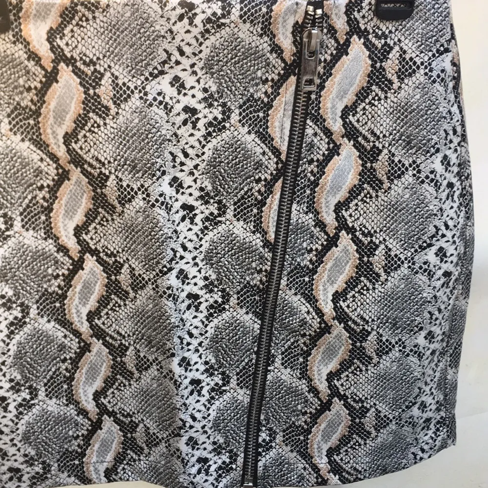 New Endless Rose Asymmetric Zip Front Snake Skin Print Mini Skirt - Image 5