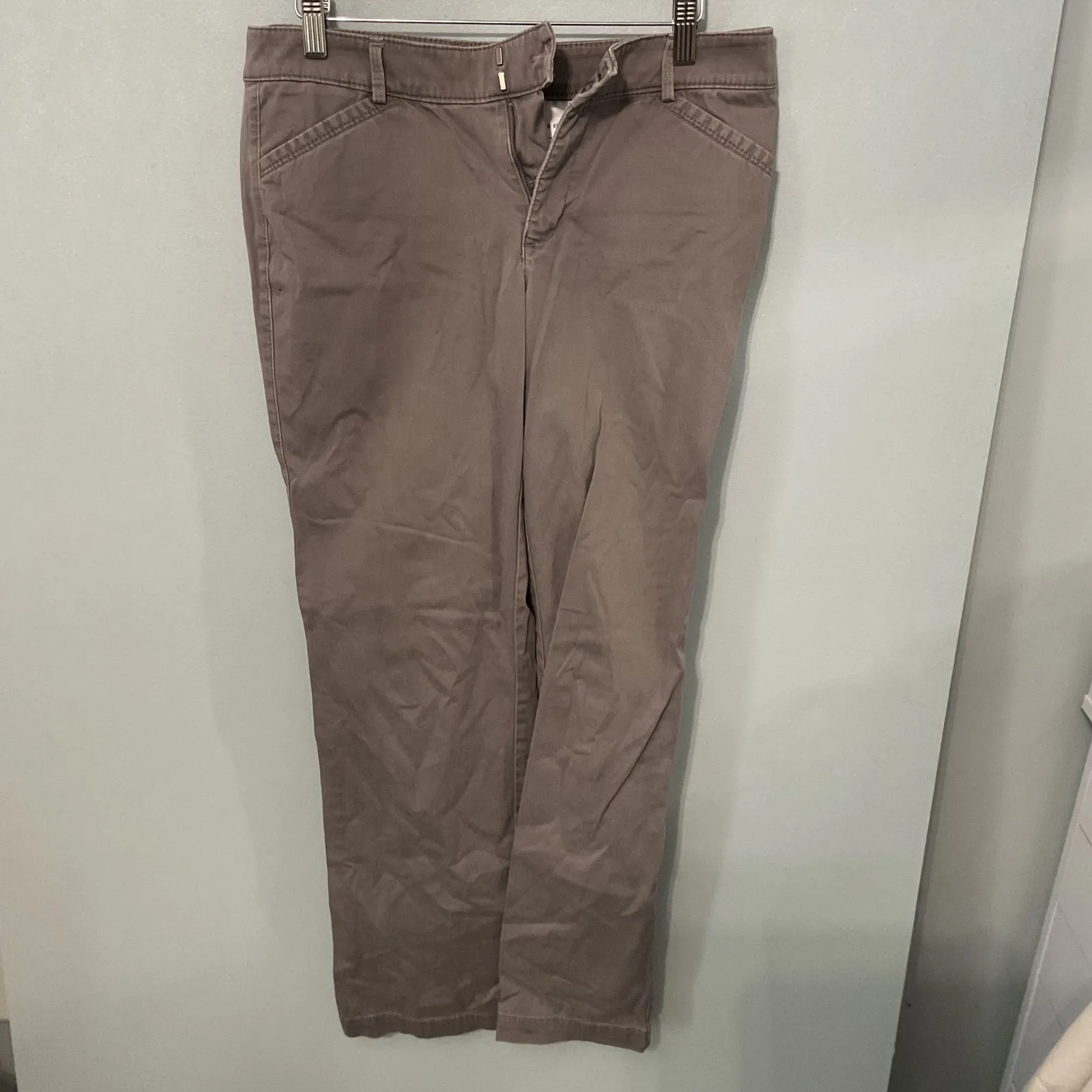 Dockers Women's Size 6 Short Gray Flat Front Bootcut Casual Pants - Image 5