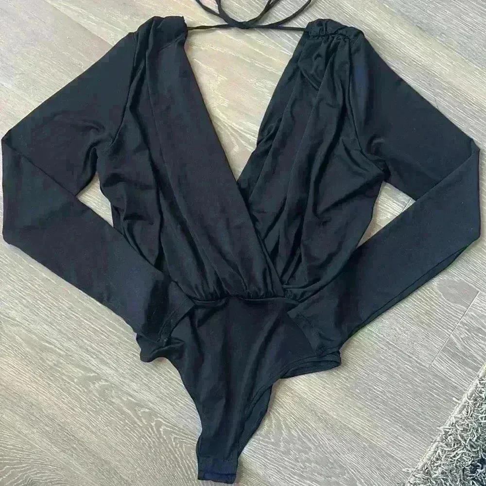 H&M V Neck Bodysuit - Image 4