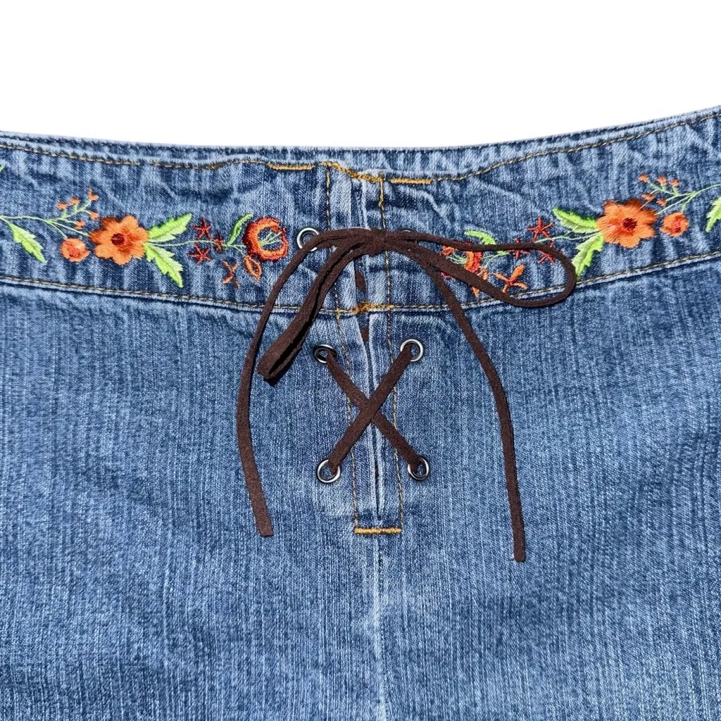 VTG Jordache Floral Embroidered Lace-Up Cutoff Denim Shorts Sz 28 Y2K Bareback - Image 3
