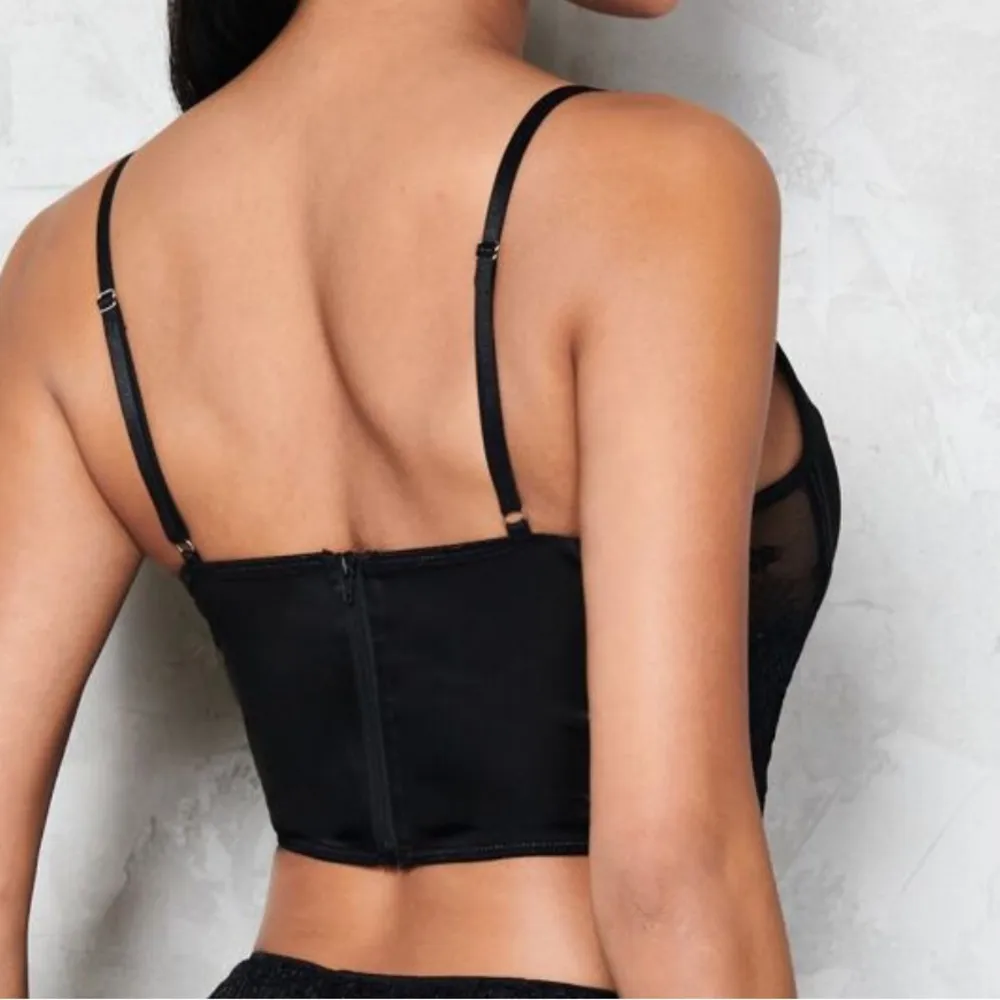 SHEIN Black Lace Bralette with Floral Patterns - Image 2