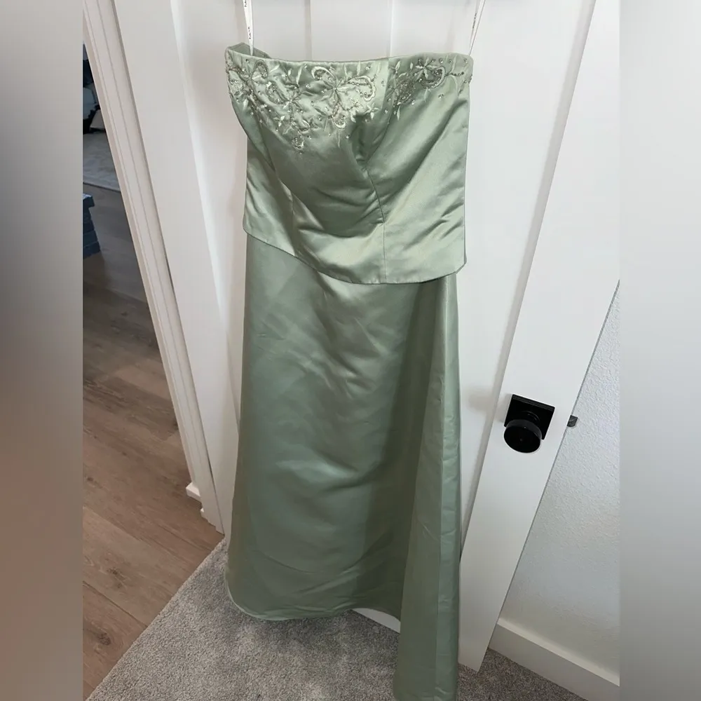 Pinky & Me size 10 light sage green strapless formal dress, prom, EUC, beaded - Image 4