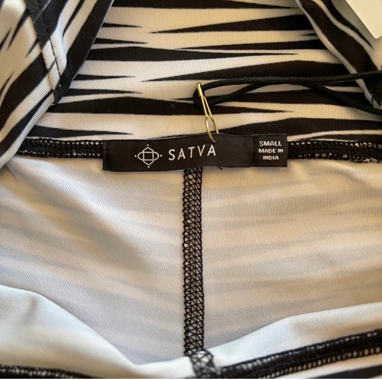 NWT  Cassie Capri In Arrow Print - Image 8