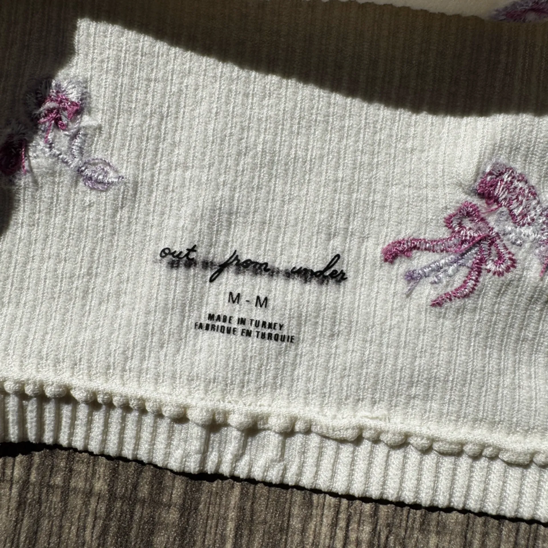 Urban Outfitters out from under white ribbed crop tank floral bows size M NWOT - Image 3