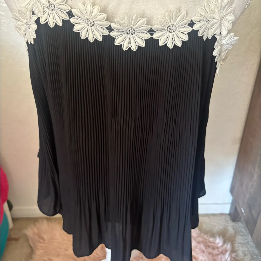 INC International Concepts Black Top with White Floral Detail Size undefined - Image 6