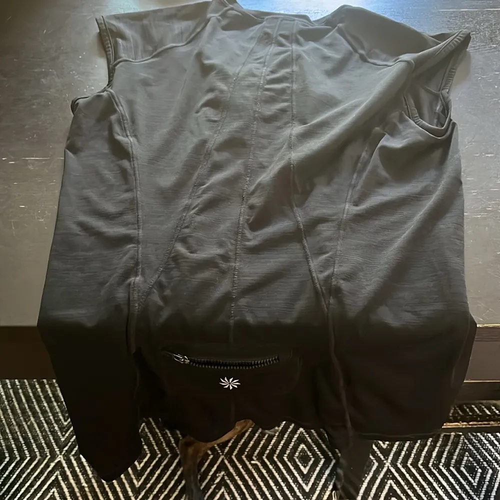 size small black zip up. GUC. - Image 3