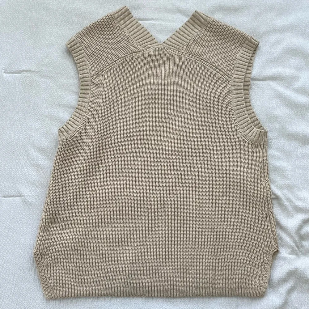 H&M  Sweater Vest - Image 4
