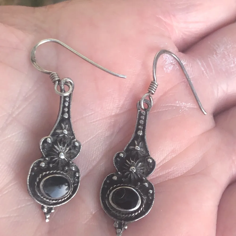 Vintage Sterling and Onyx Earrings - Image 4