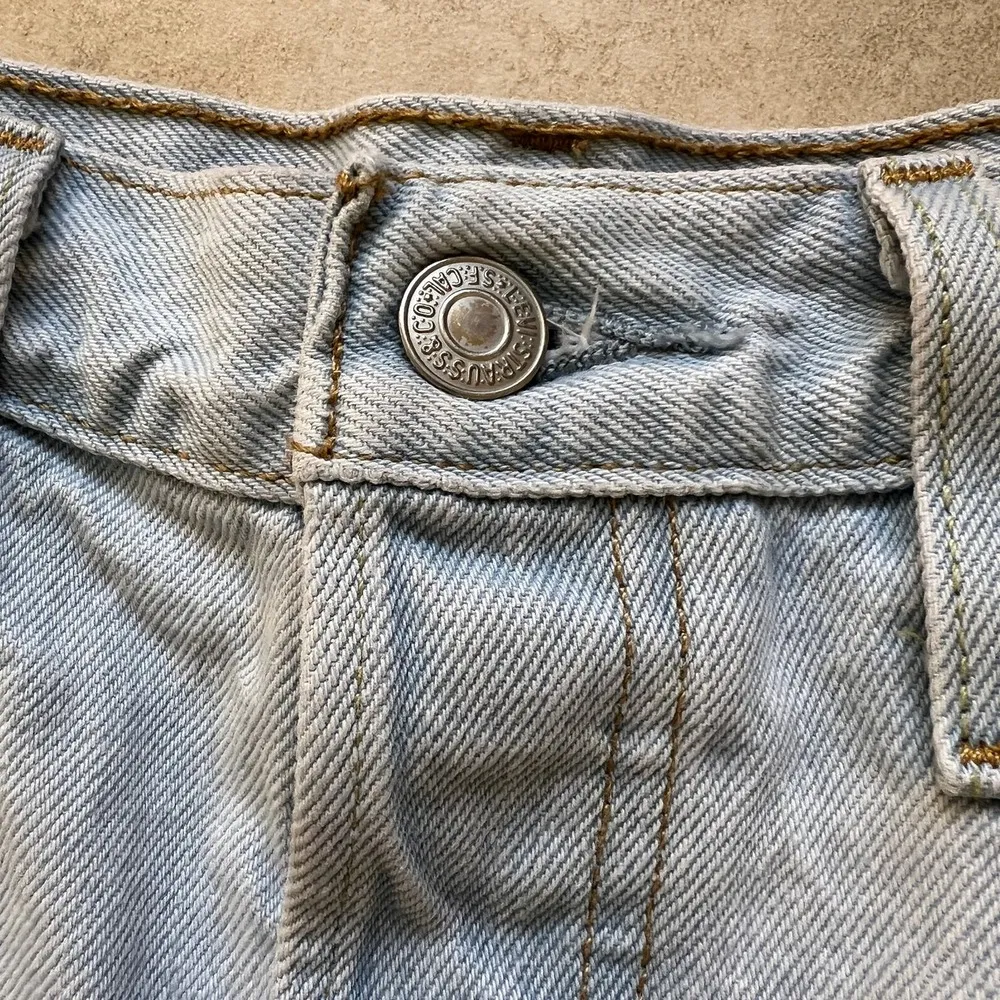 Levis Women's 501 Light Wash Denim Jean Shorts Size W30 - Image 5