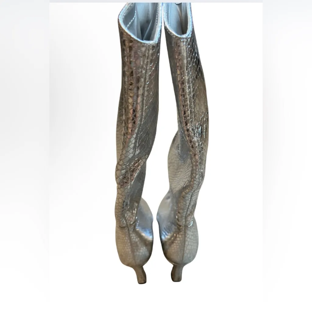 NWT Steve Madden Newlyn Knee High Boot in Silver Size 6 Wide Calf - Image 3