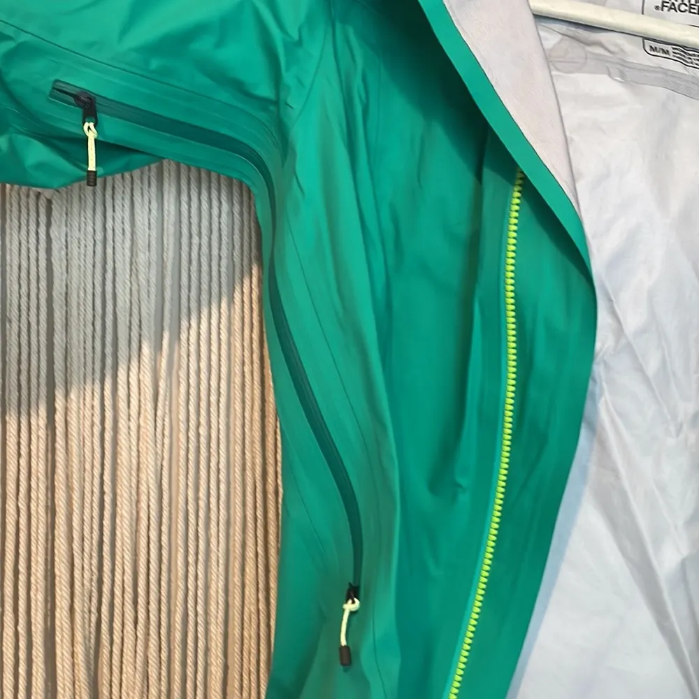 NORTH FACE MEDIUM M WOMEN'S HYALITE RAIN JACKET SUMMIT GREEN ✨ - Image 6