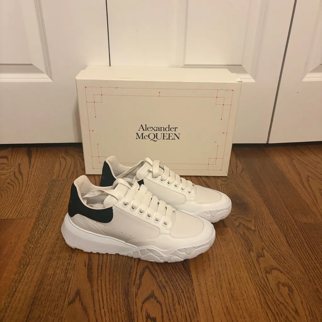 Alexander McQueen Court Trainer in White/Black Size 39 - Image 2