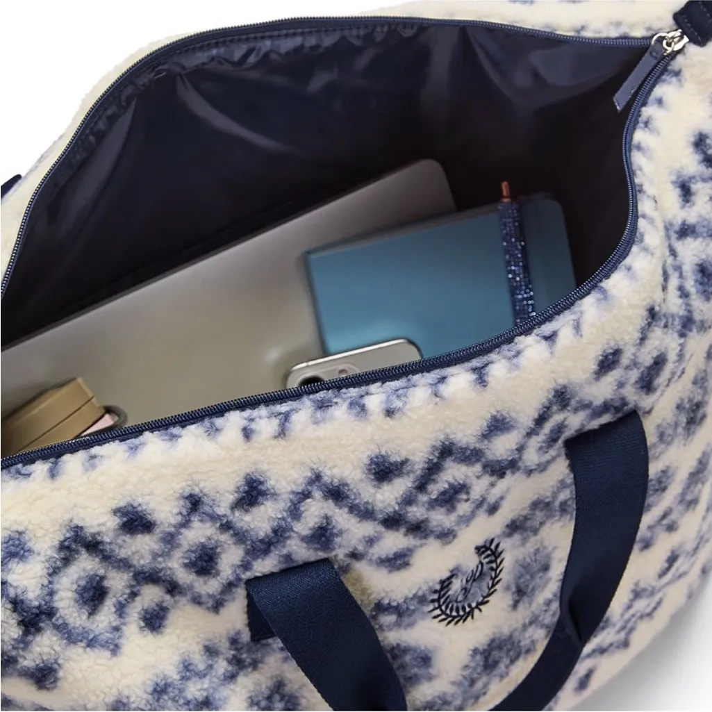 PINK Victoria's Secret Blue and Cream Cozy Weekend Bag NEW - Image 3