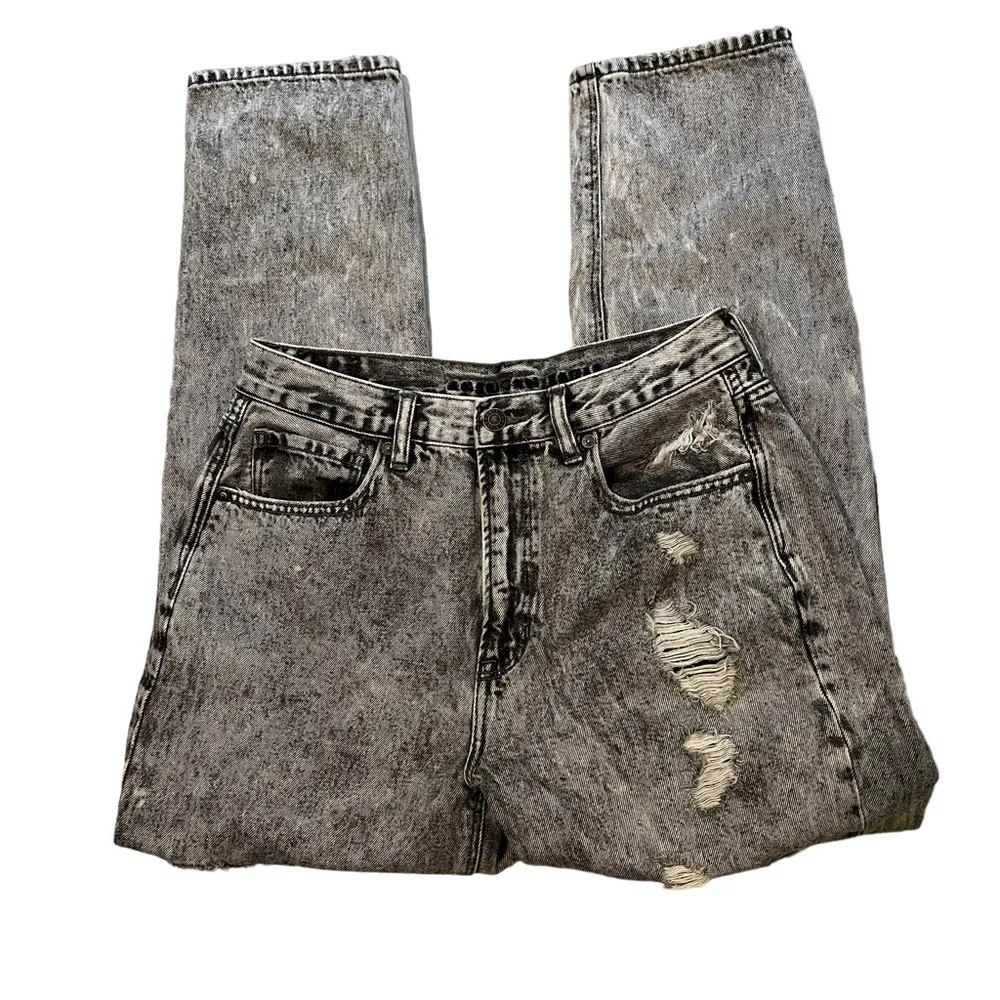 American Eagle Grey Acid Wash Distressed Mom Jeans, Sz 8 - Image 3