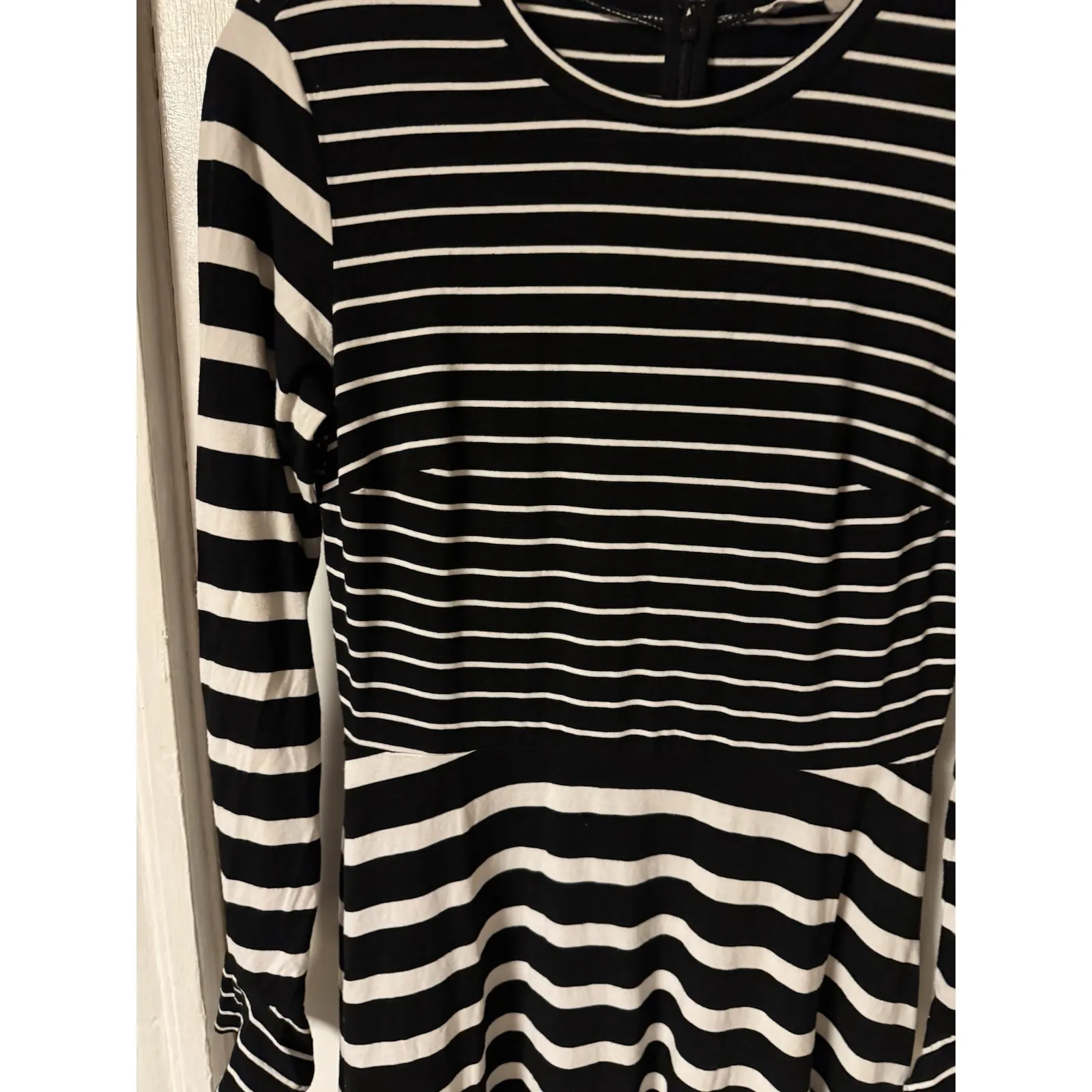 Loft Women's Black White Striped Bell Sleeved Midi Dress Size 0 Rayon Spandex - Image 6