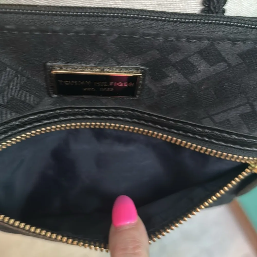 Tommy Hilfiger cross body bag - Image 9