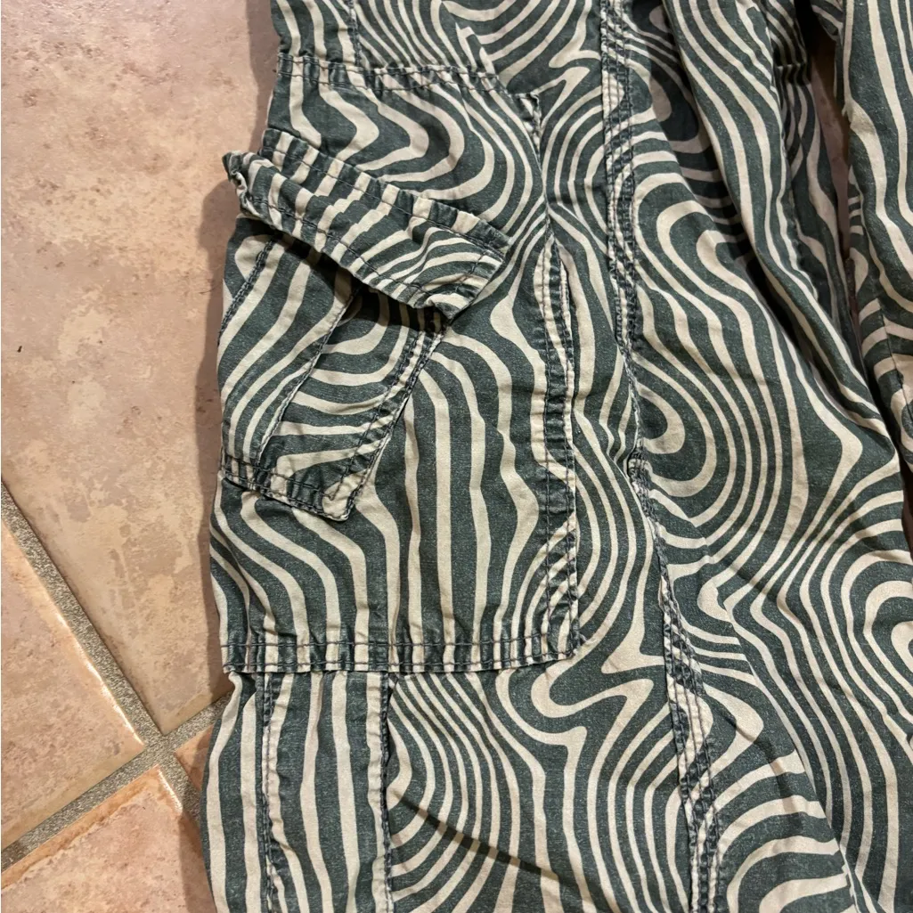 Y2K PRINTED CARGO PANTS - Image 5