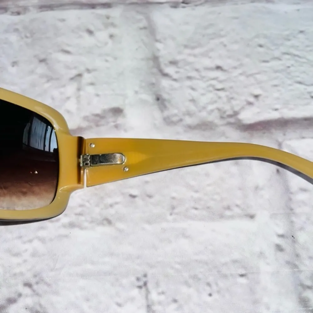 Fossil  Oversized Sunglasses - Image 5