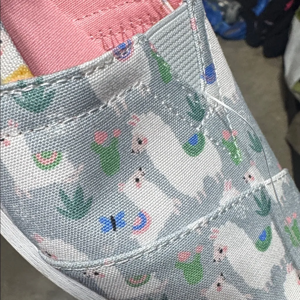 TOMS Alpargata Mid Gray Lovable Llama Print Slip-On Shoes, Size 5 (NEW) - Image 6