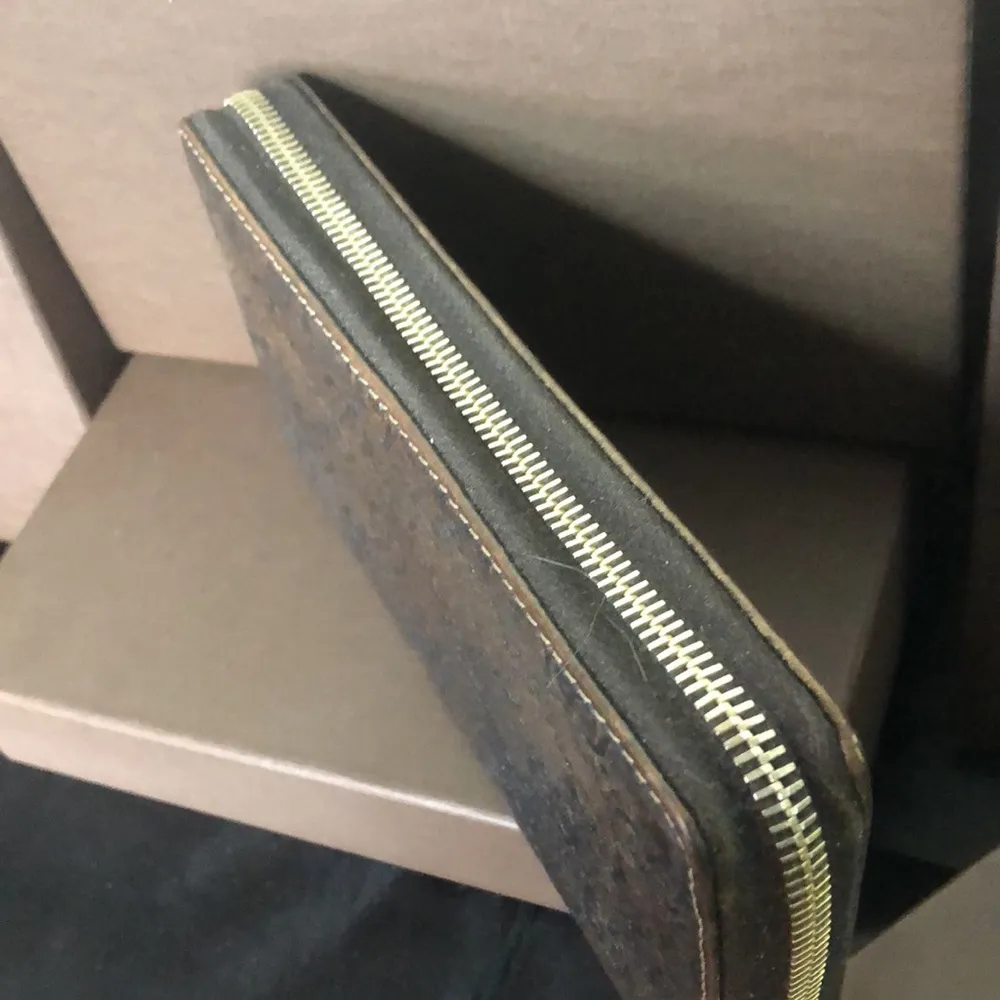 GUCCI GG Brown Leather Continental Bamboo Zip Wallet with Coin Separate Section - Image 10