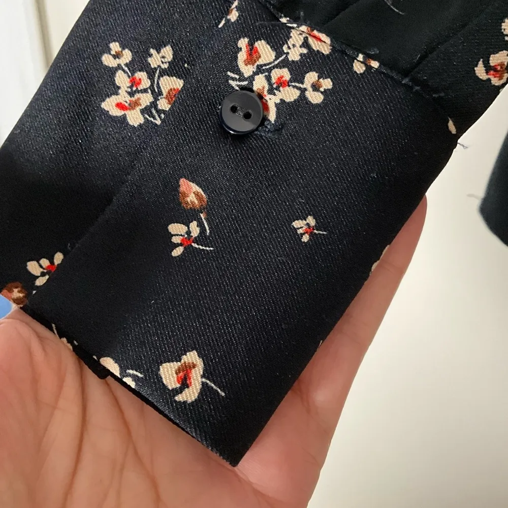 Zara‎ dark floral blouse mock neck top pearl button embellishment long sleeve M - Image 4