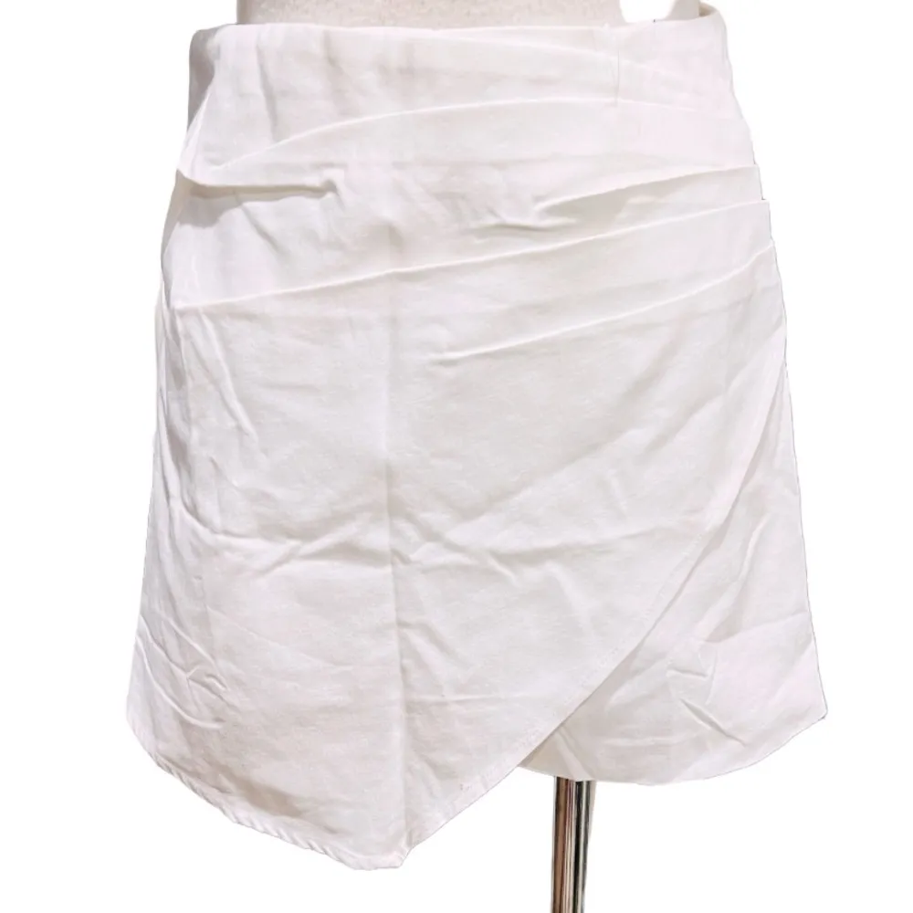 LOVE BONITO SKORT WHITE SIZE S NWT - Image 2
