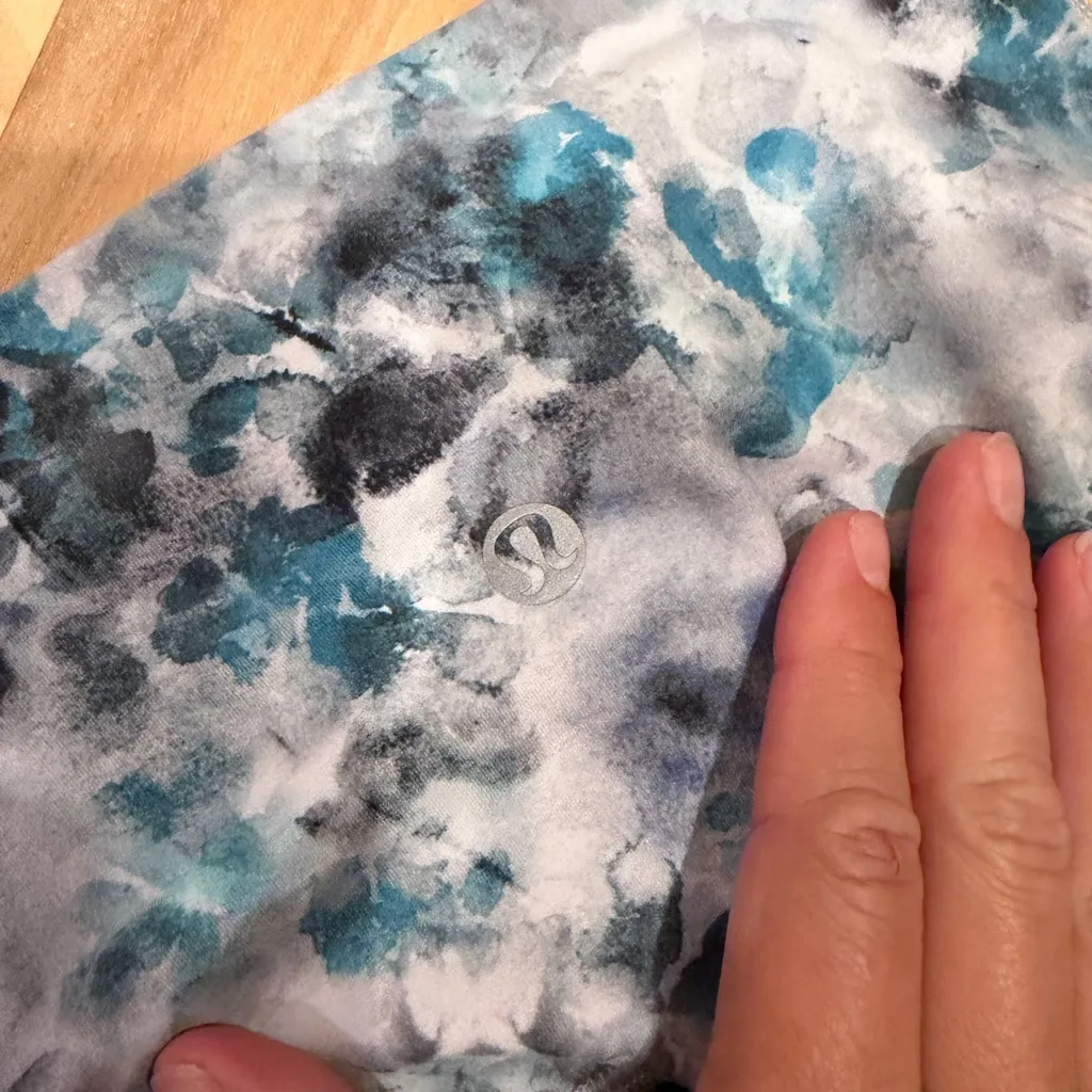 Lululemon legging in Kaleidofloral Multi, Nulu Fabric Yoga. Size 0! - Image 3