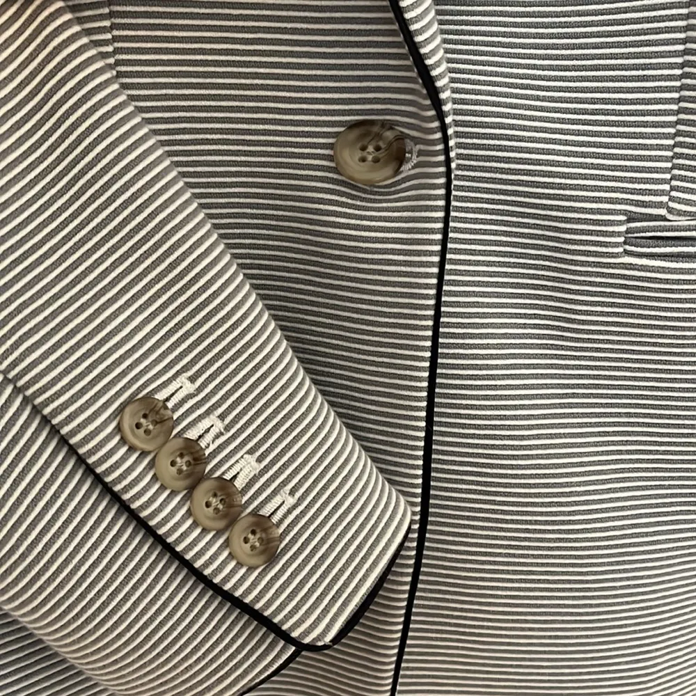 Ann Taylor blue and white stripped blazer in size 8 - Image 5