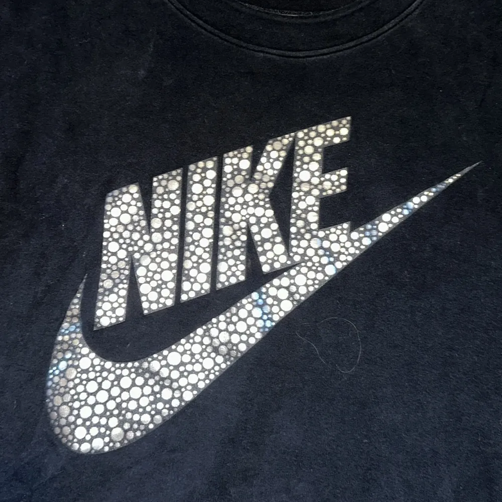 Nike  SILVER FOIL LOGO BLACK BASIC SWEATSHIRT - Image 2