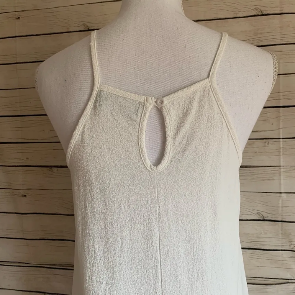 MINKPINK Sleeveless White Keyhole Button Tank Top - Image 9