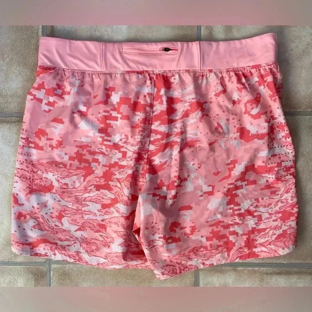 Under Armour pink camo shorts with side / back zip and wide waistband pocket;XXL - Image 7