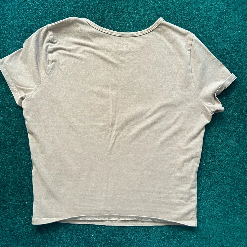 Brown Hollister Baby Tee - Image 4