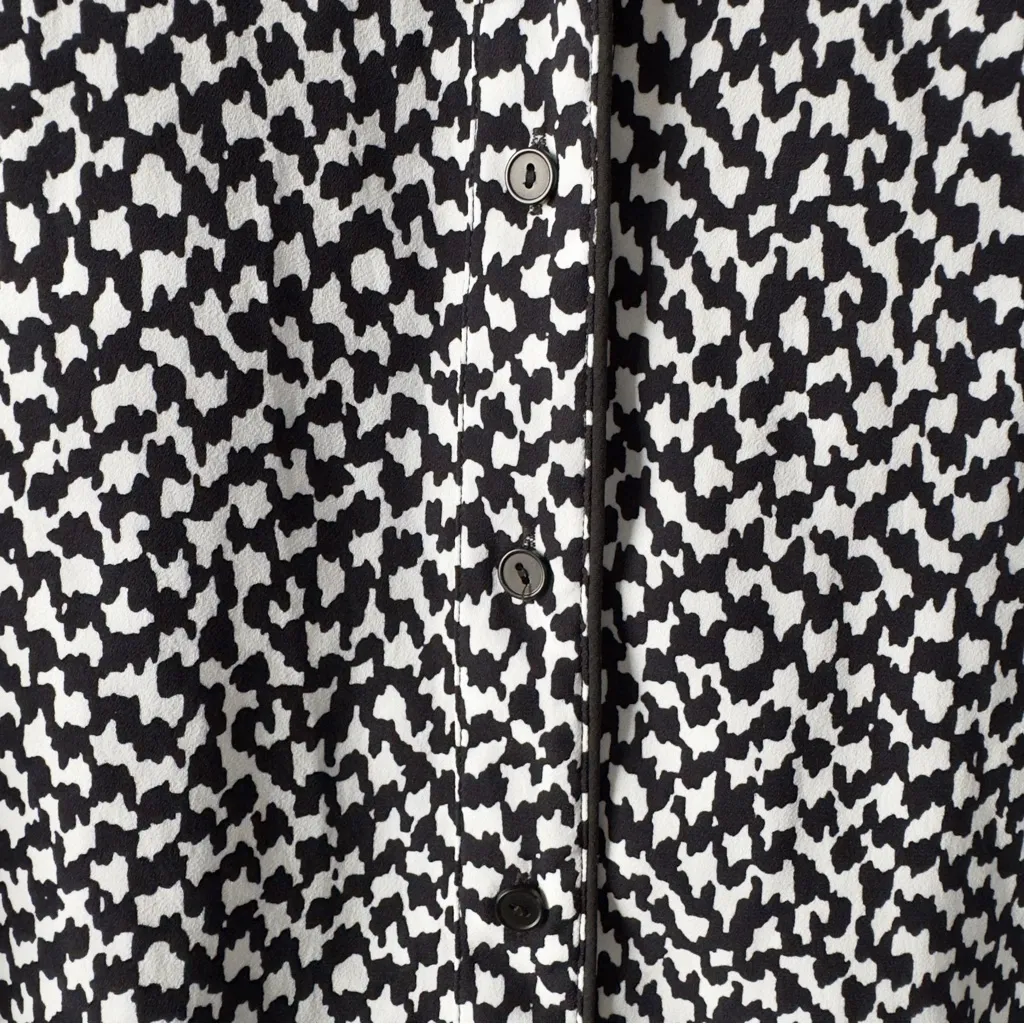 Theory Long Sleeve Button Down Stylish Black and White Top Petterned Collared M - Image 10