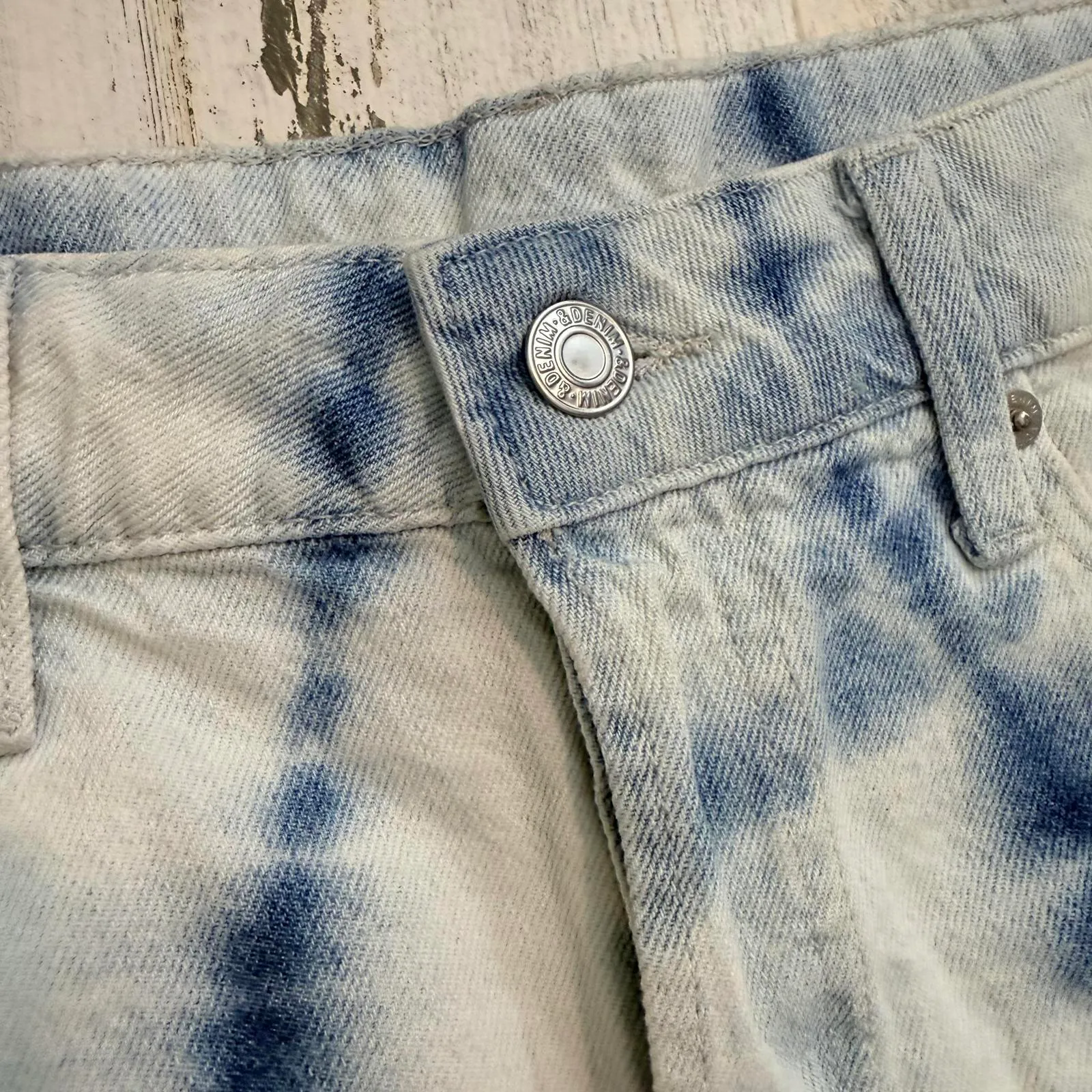 H&M Women's Small Raw Hem Tie-Dye Denim Mini Skirt - Image 6