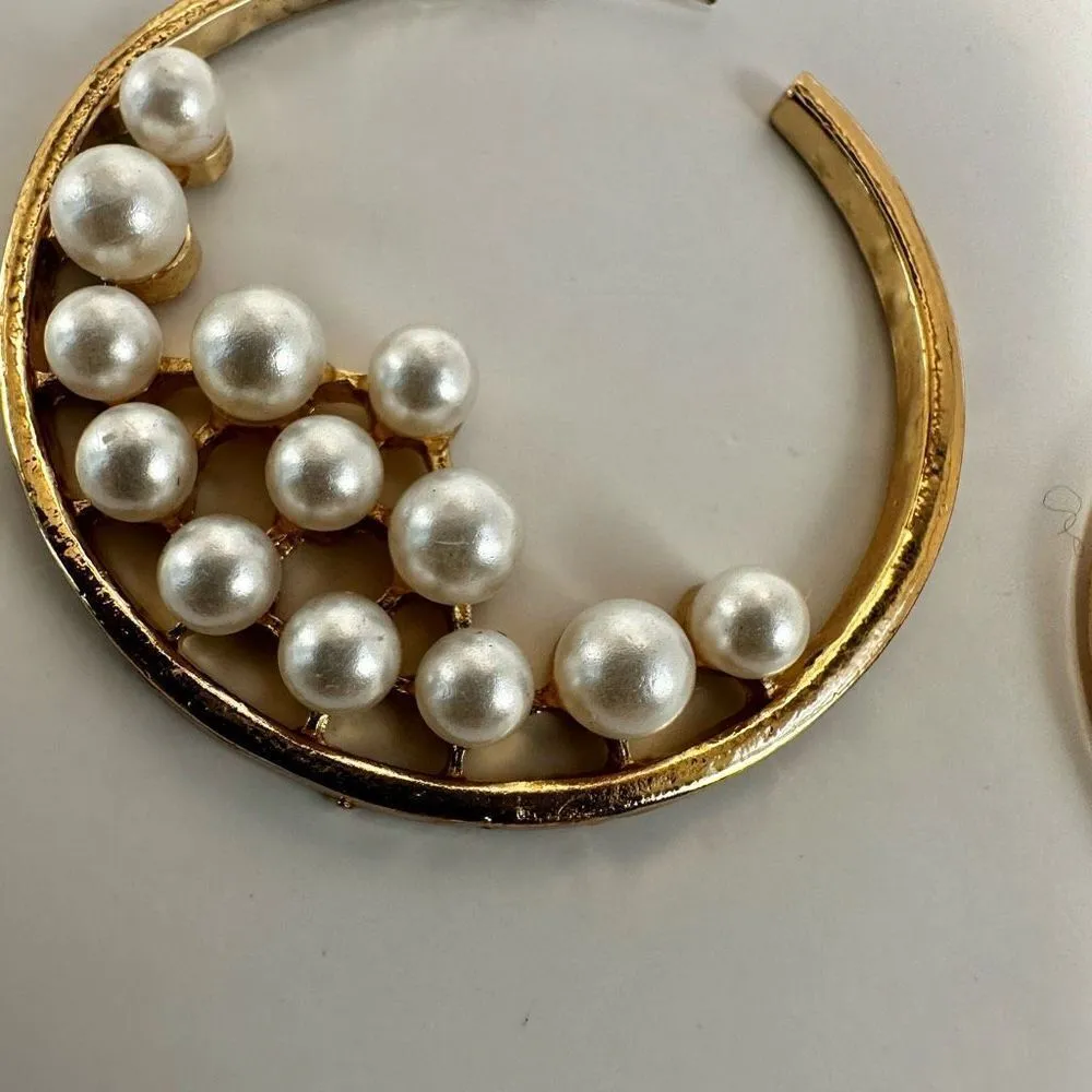 Gold tone faux pearl hoop earrings - Image 9