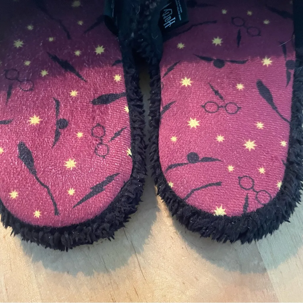 Hogwarts Black Fuzzy Slippers unisex (W6-9)(M5-8) good condition - Image 3