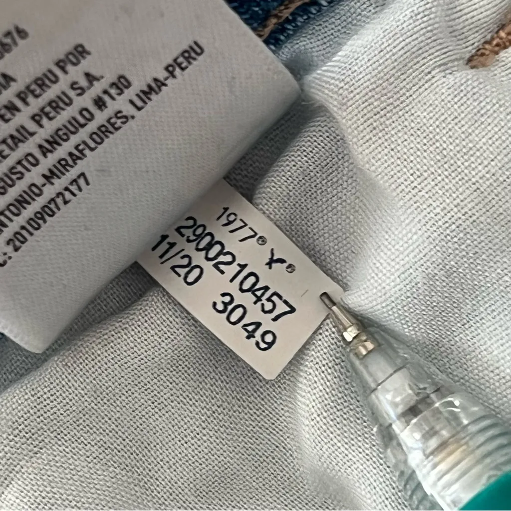 American Eagle Stretch Ripped Mom Jeans Destroyed Light Wash Size 8 Short - Image 13