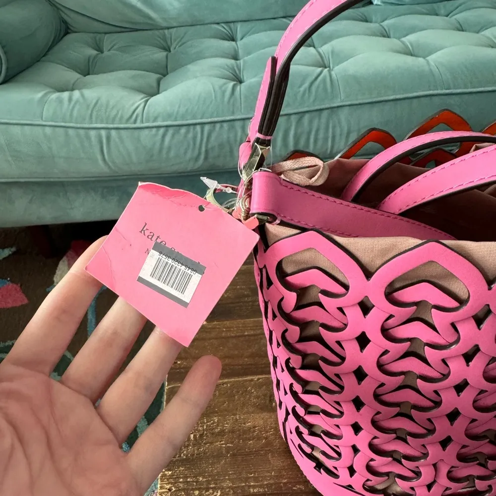 NWT  Dorie small bucket bag in Hibiscus Tea - Image 12