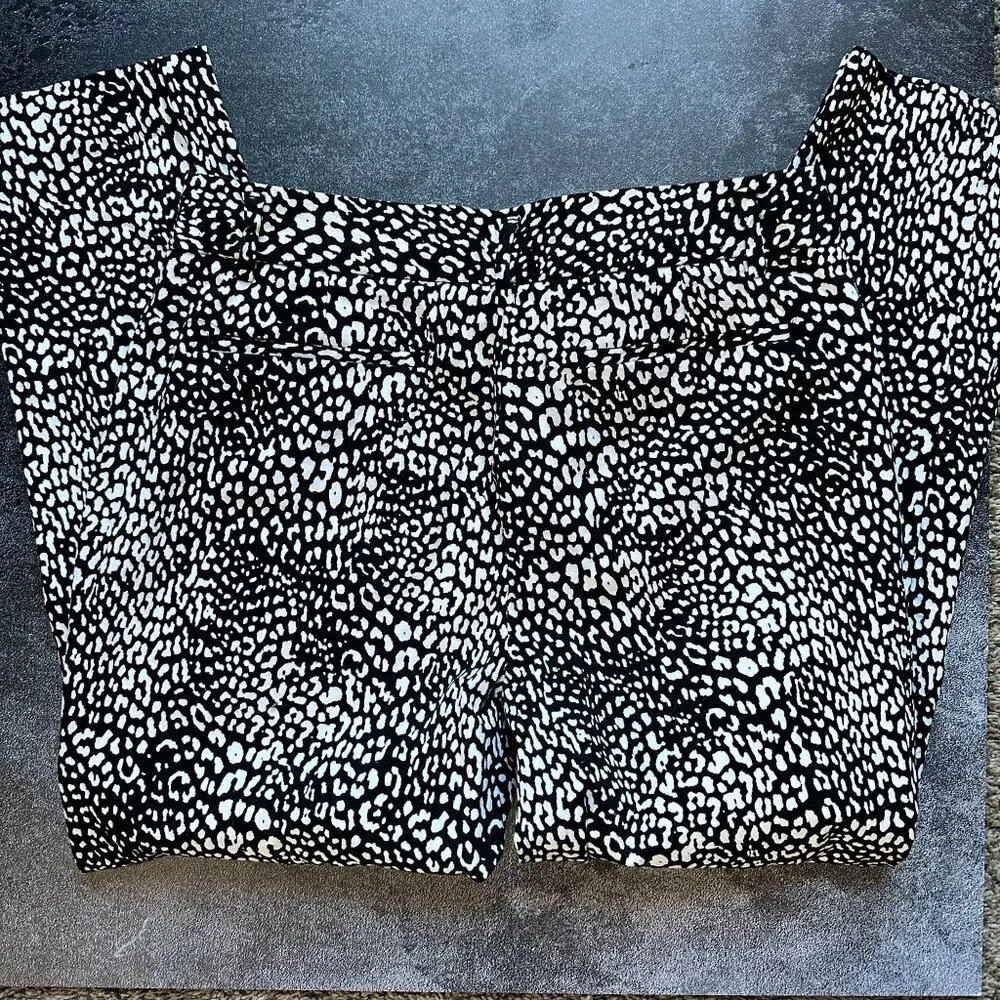 Worthington Black & White Leopard Print Pants Size 8 - Image 2