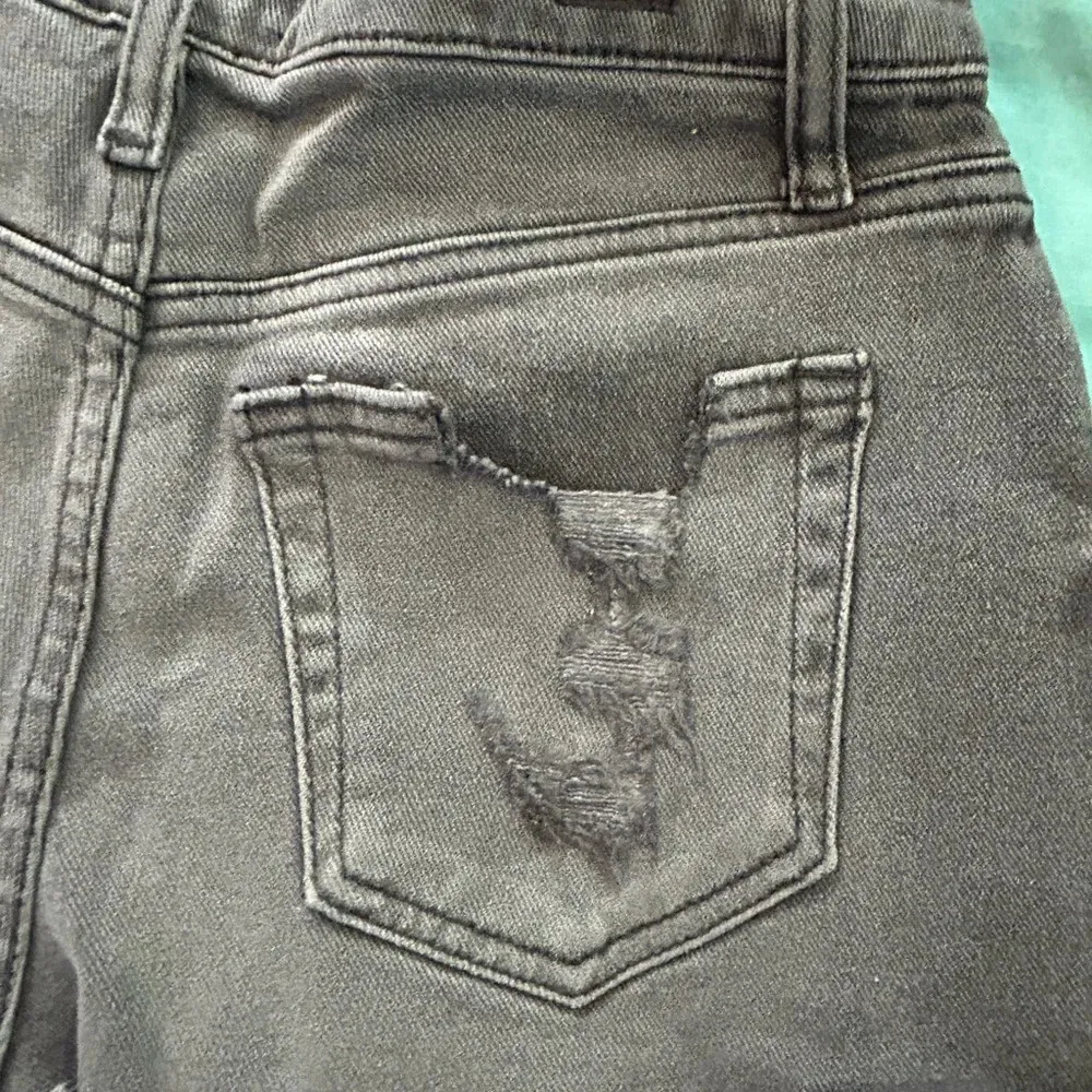 NWT L. T. J. Letter to Juliet black wash distressed denim jean shorts cutoff XS - Image 4