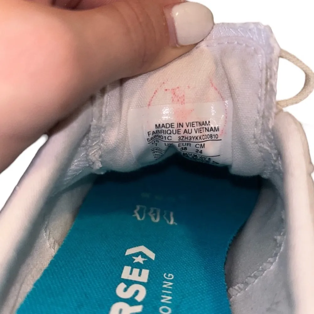 White & Gold Star Design Converse Sneaker Women’s Shoe Size 7 Sparkle Detail! - Image 4