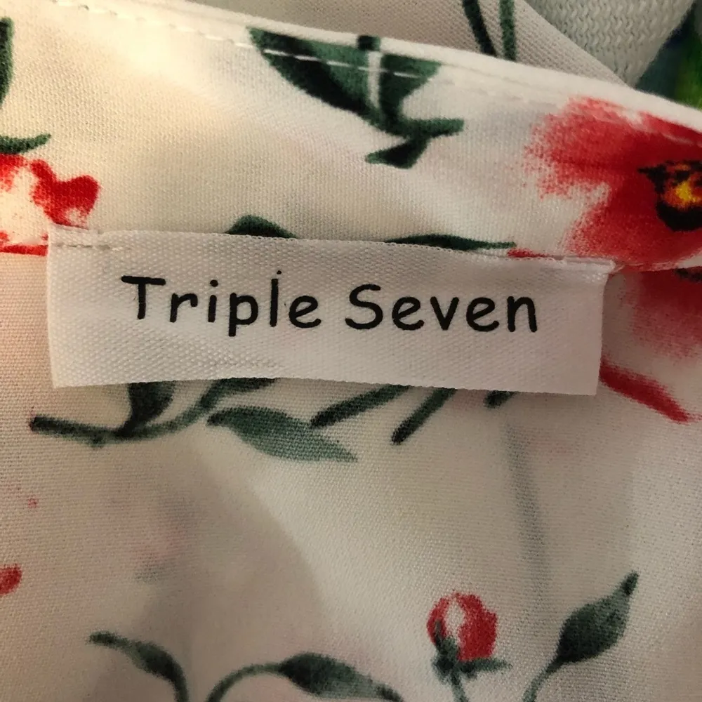 Triple Seven floral Boutique Top White Size L - Image 4