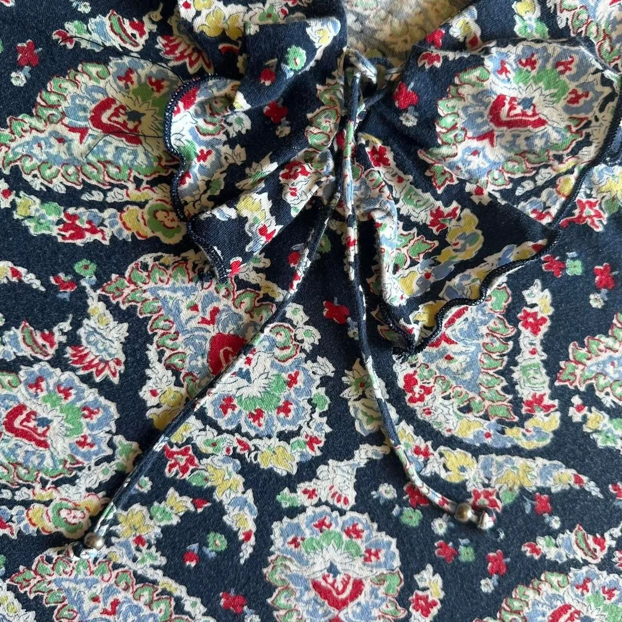 Chaps Ralph Lauren Navy Paisley V Neck Tank W/ Ruffles &‎ Bow Sz S Artsy Preppy - Image 3